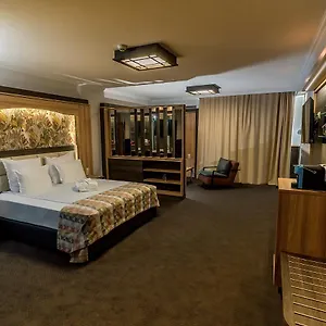 Hotel Zoo - Secured Paid Parking